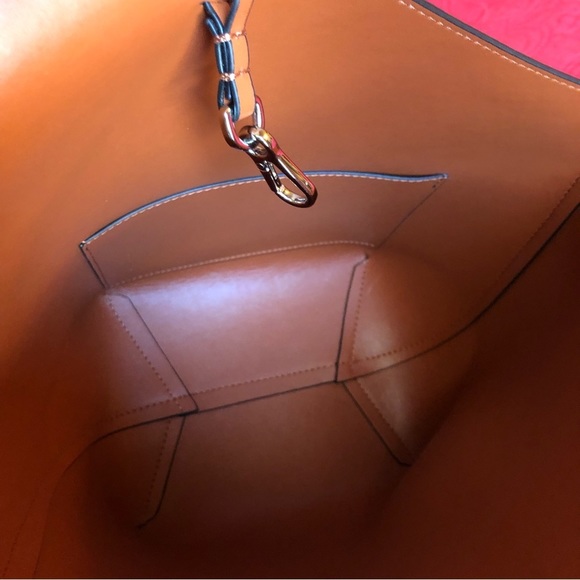 BORSETTA - Cholet Napa leather bucket bag. NW/OT! Internal phone slot. BEAUTIFUL - Picture 9 of 16